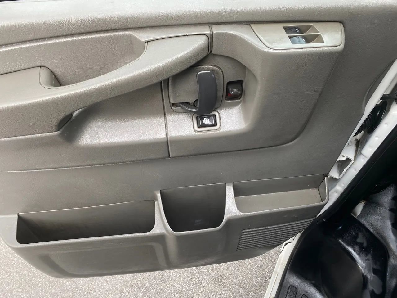 Used 2008 Chevrolet Express 3500 image 8