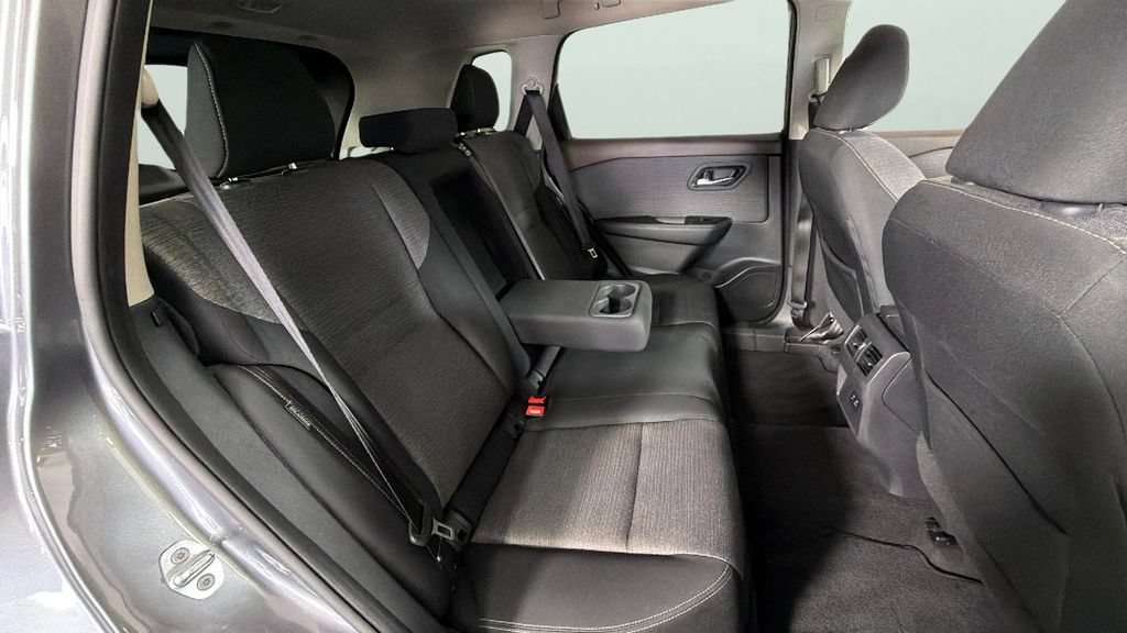 Used 2021 Nissan Rogue SV FWD image 28