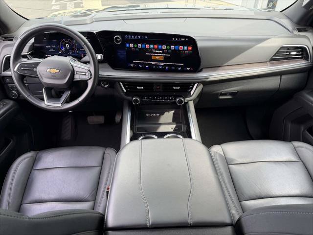 Used 2025 Chevrolet Suburban LT AWD/4WD image 16
