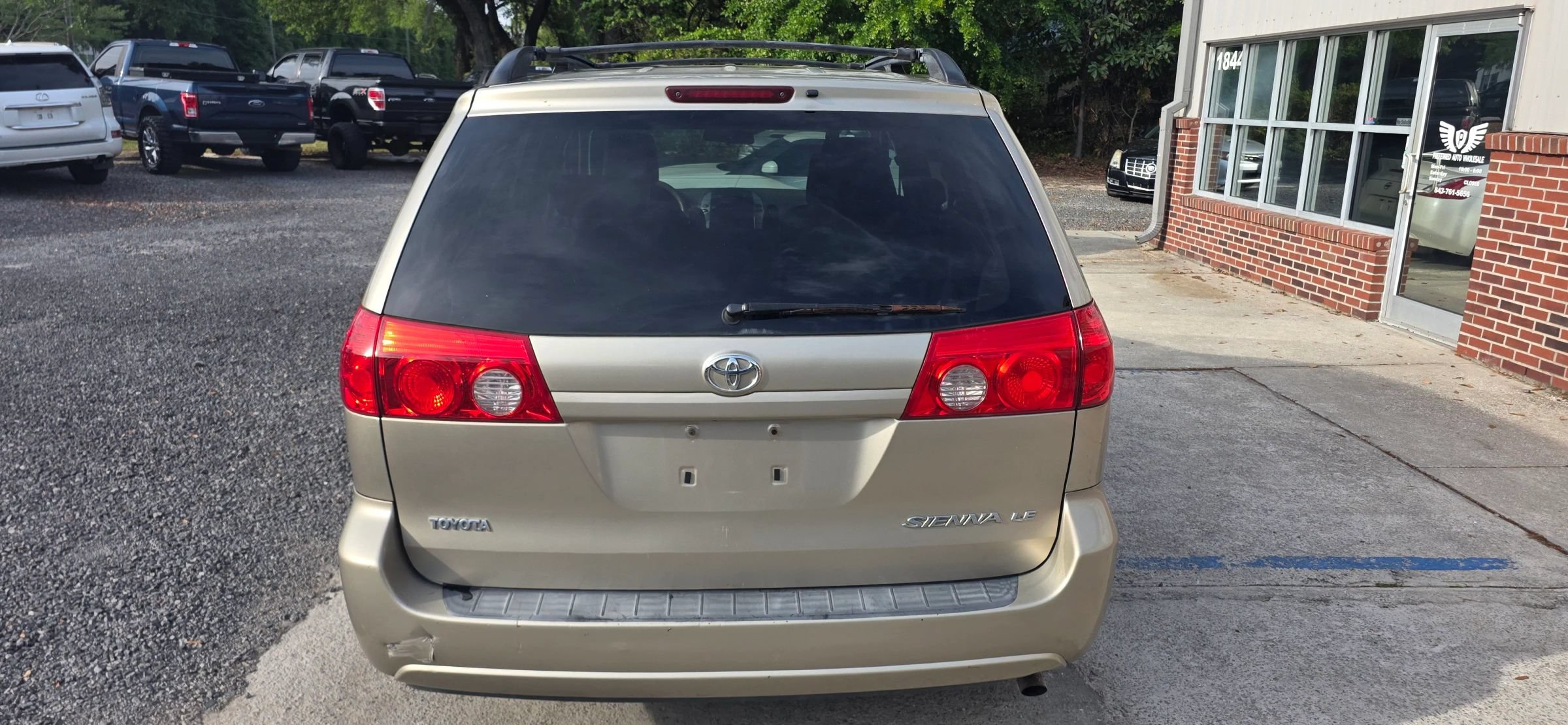 Used 2010 Toyota Sienna CE FWD image 7