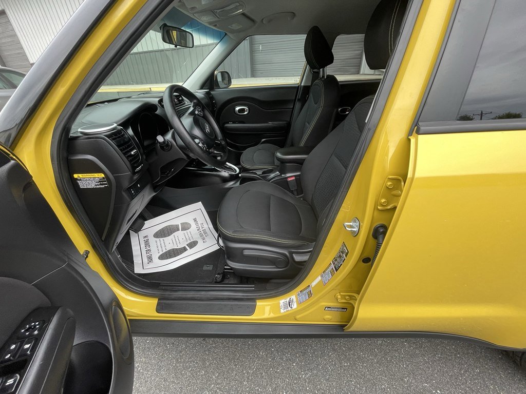 Used 2016 Kia Soul + image 14