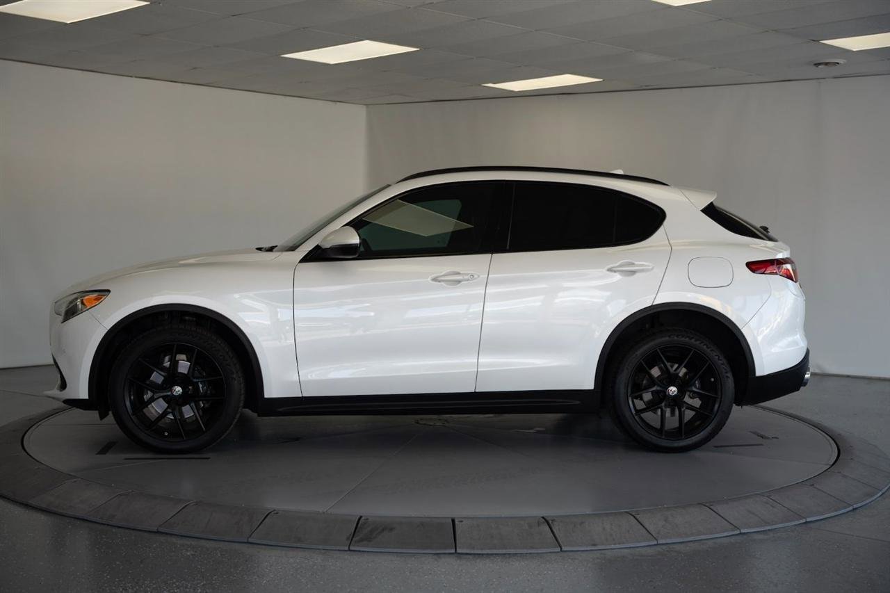 Used 2018 Alfa Romeo Stelvio Ti Sport AWD/4WD image 4