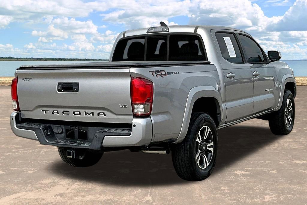 Used 2016 Toyota Tacoma TRD Sport image 8