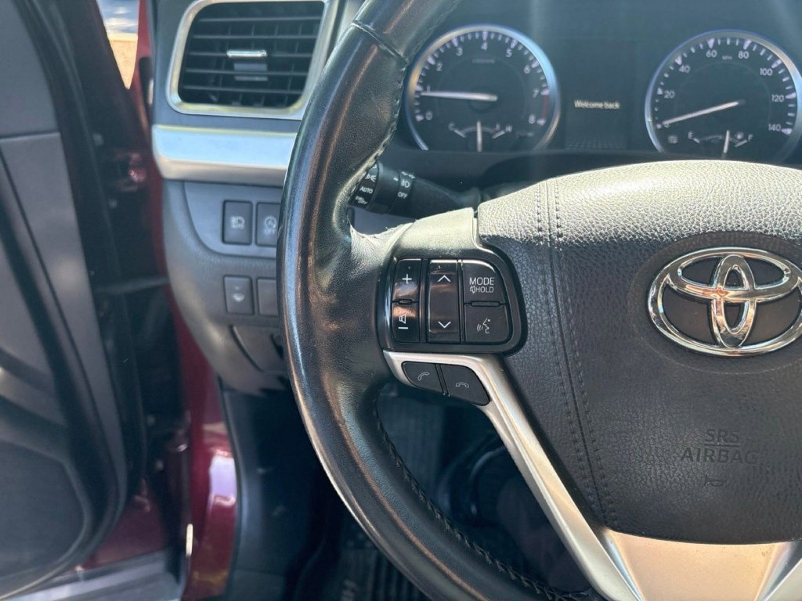 Used 2018 Toyota Highlander Limited AWD/4WD image 17