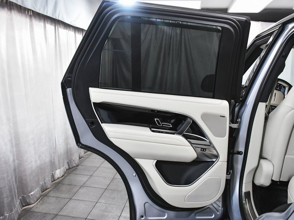 Used 2025 Land Rover Range Rover SE AWD/4WD image 14