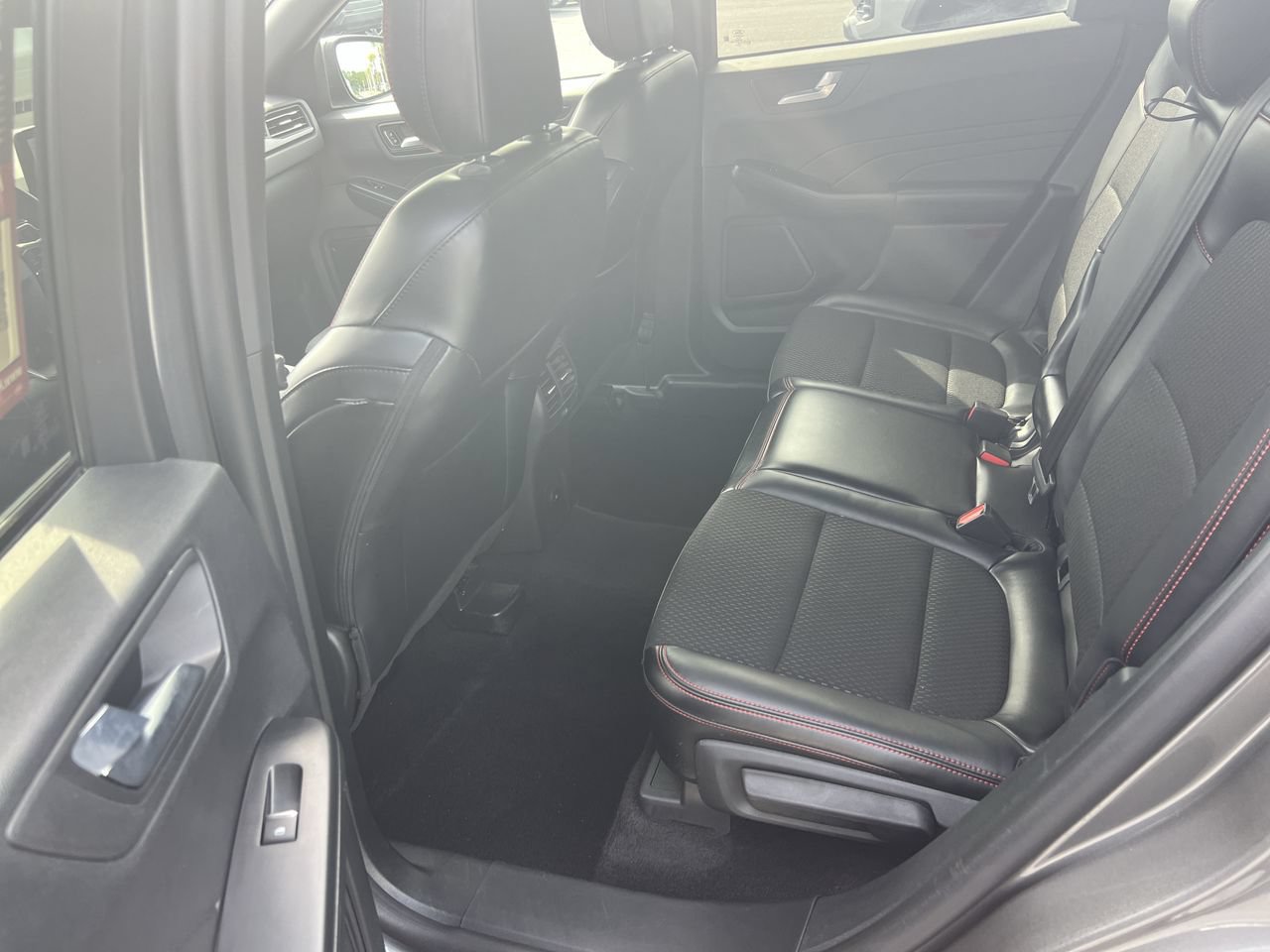 Used 2025 Ford Escape ST-Line FWD image 32