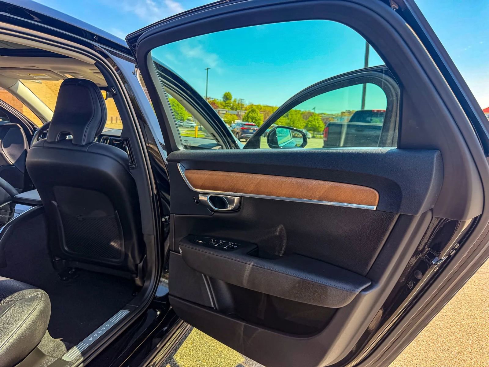 Used 2022 Volvo S90 B6 Momentum AWD/4WD image 18