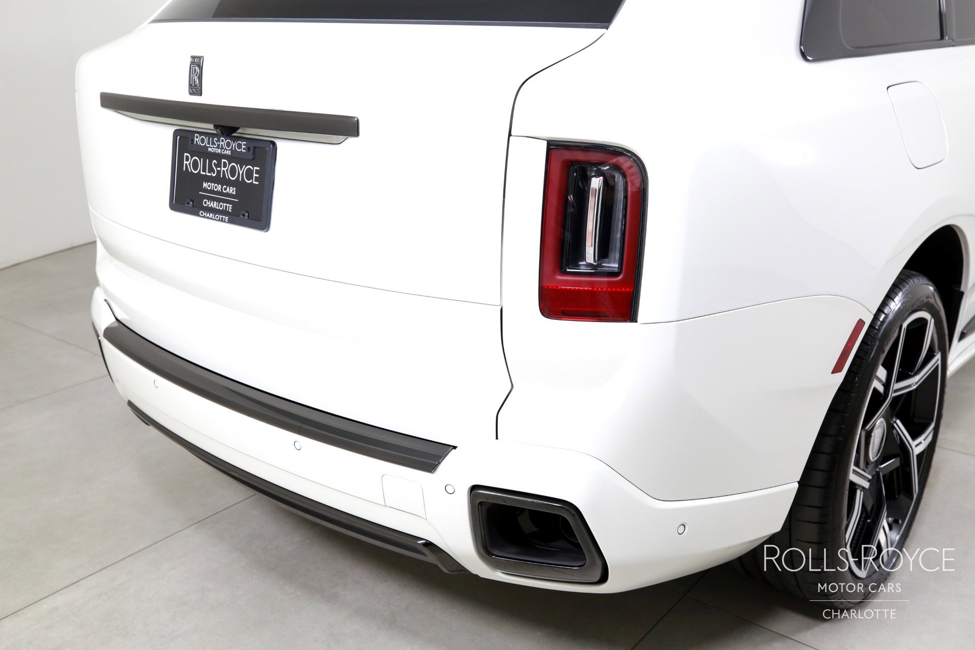 Used 2025 Rolls-Royce Cullinan Black Badge image 48