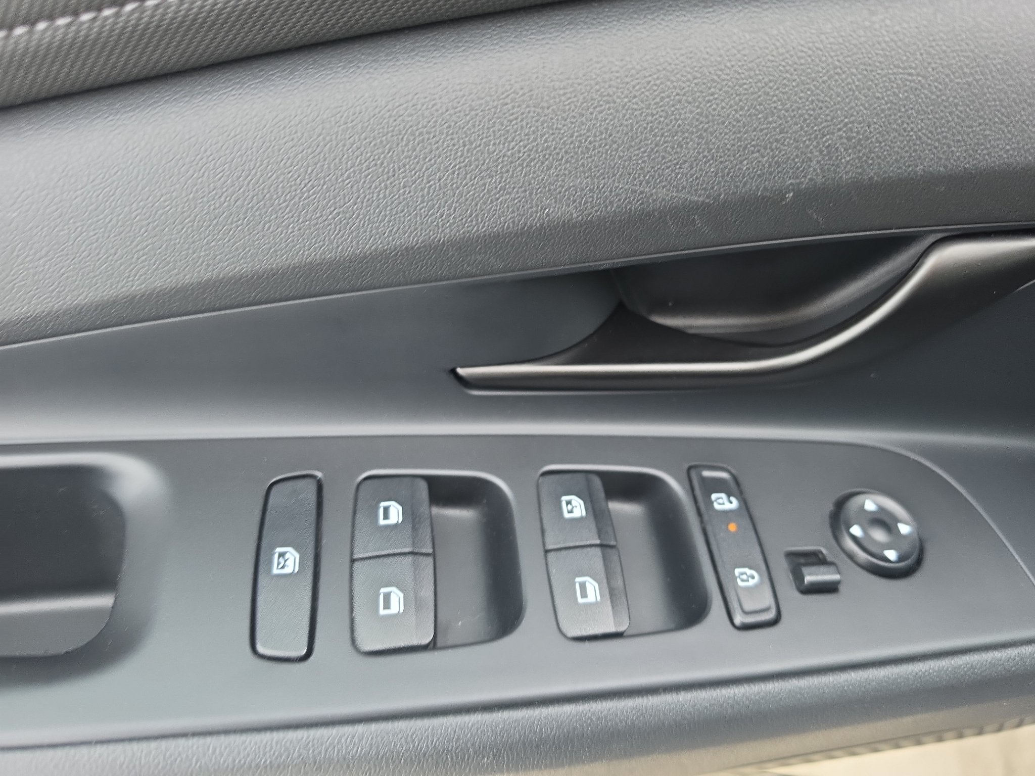 Used 2025 Hyundai Elantra Sport FWD image 21