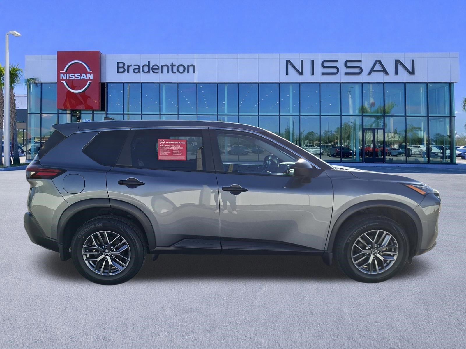 Used 2023 Nissan Rogue S image 4
