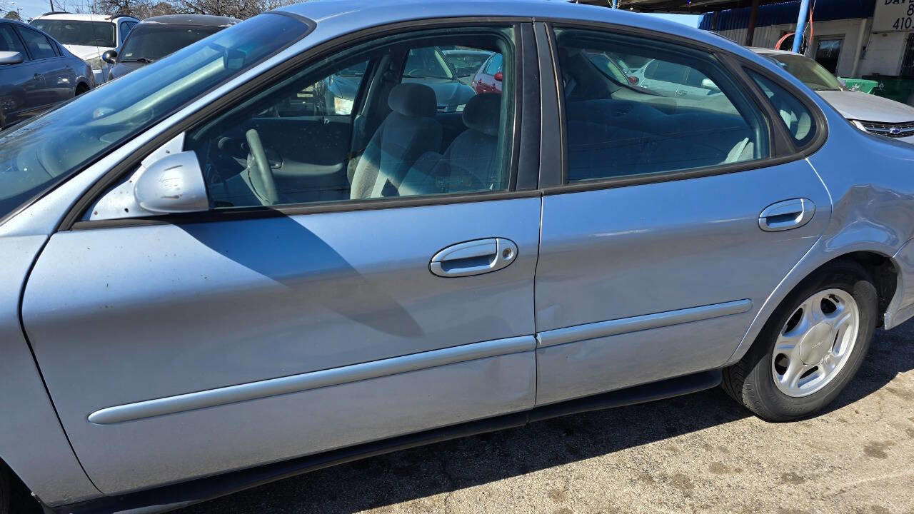 Used 1998 Ford Taurus LX image 2