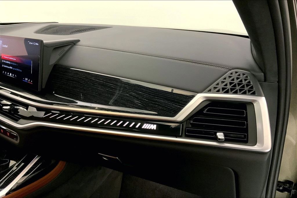Certified 2025 BMW X7 M60i image 23