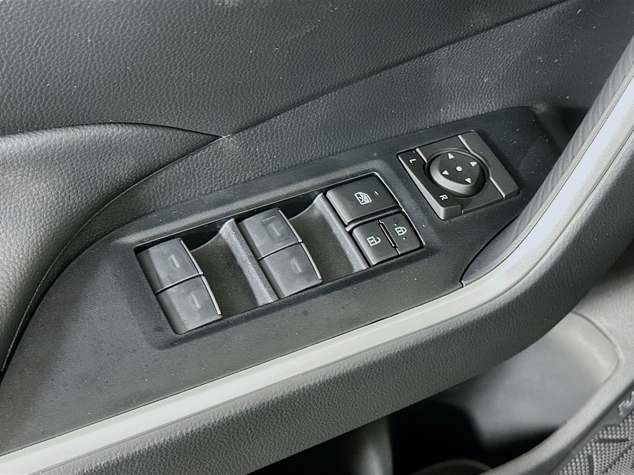 Used 2025 Toyota RAV4 XLE w/ Convenience Package image 15