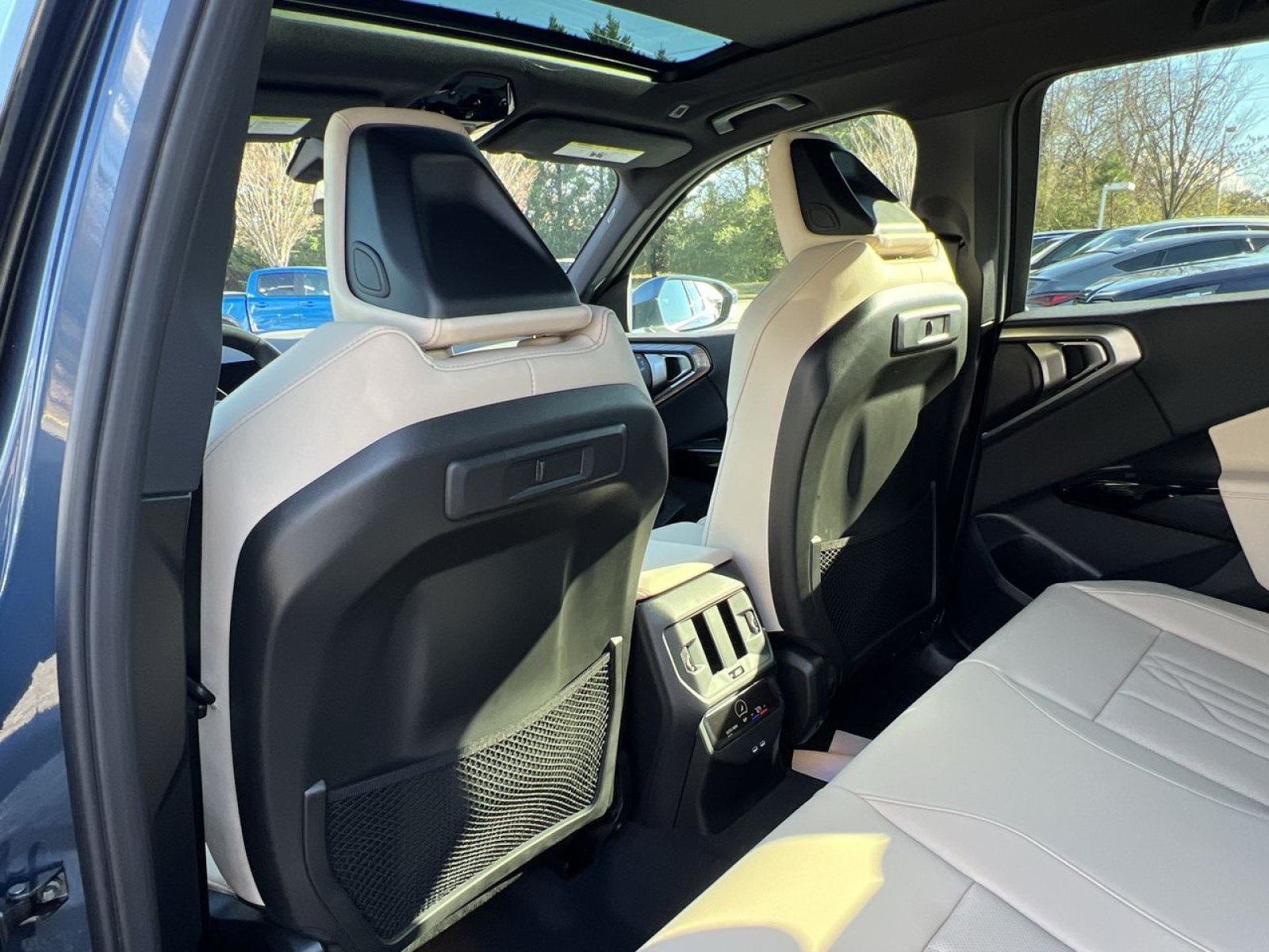 New 2026 BMW X3 xDrive30i w/ Premium Package AWD/4WD image 23
