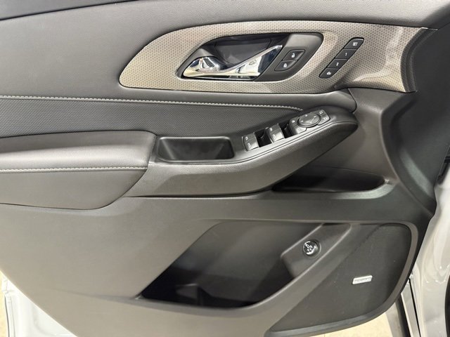 Used 2023 Chevrolet Traverse Premier image 7