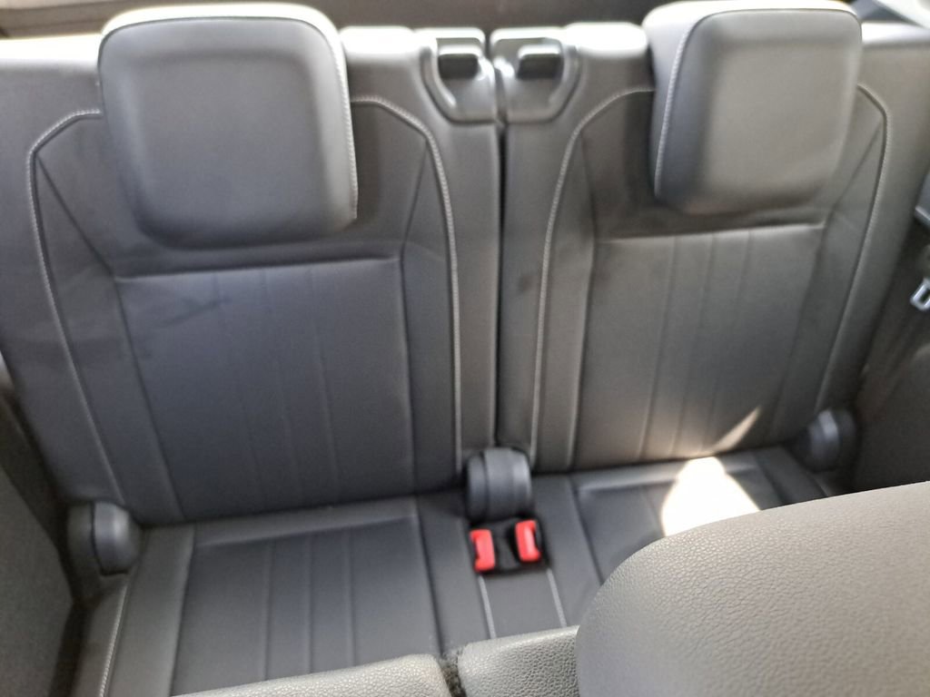 Used 2023 Volkswagen Tiguan SE w/ Panoramic Sunroof Package image 25