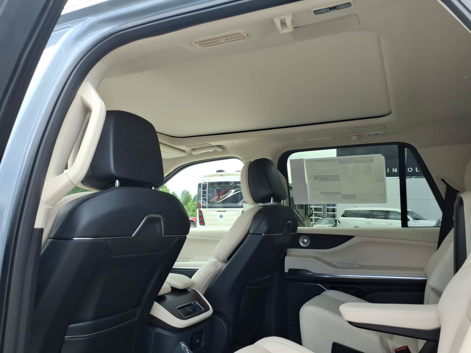New 2027 Lincoln Navigator Reserve AWD/4WD image 11