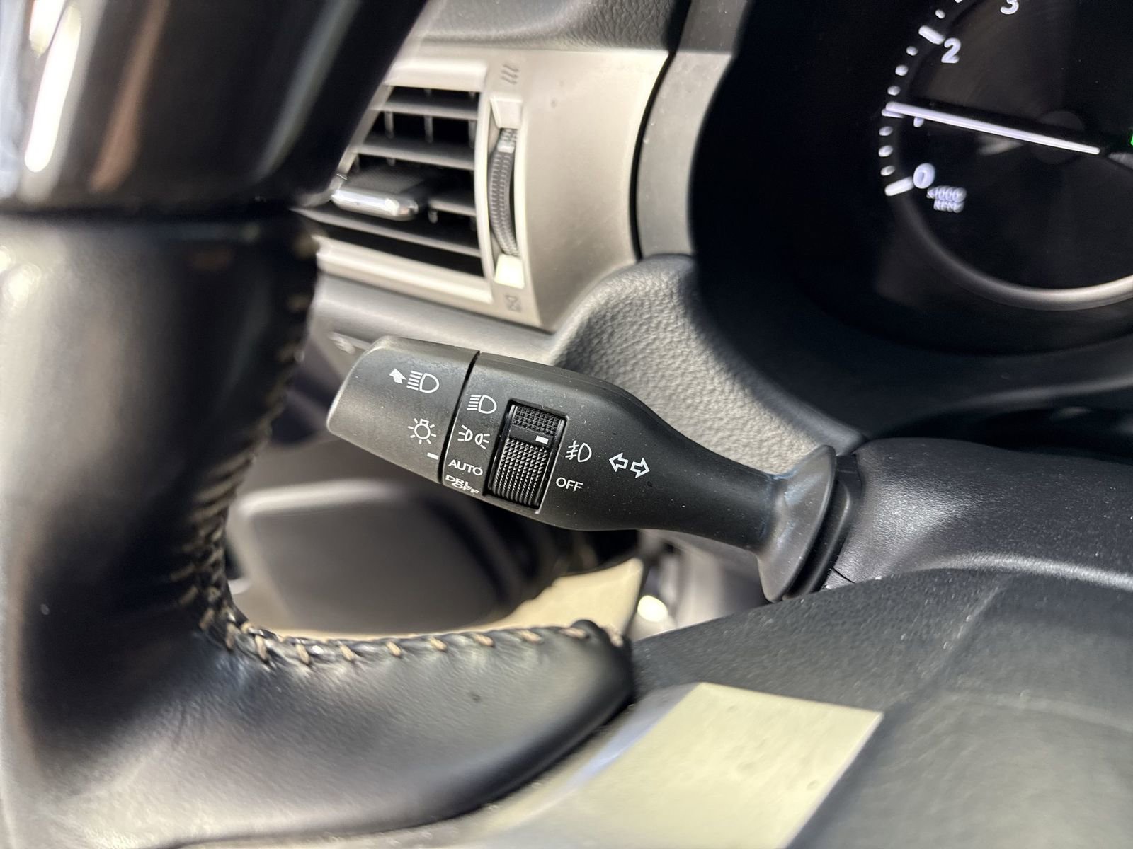 Used 2022 Lexus GX 460 Premium w/ Accessory Package AWD/4WD image 16