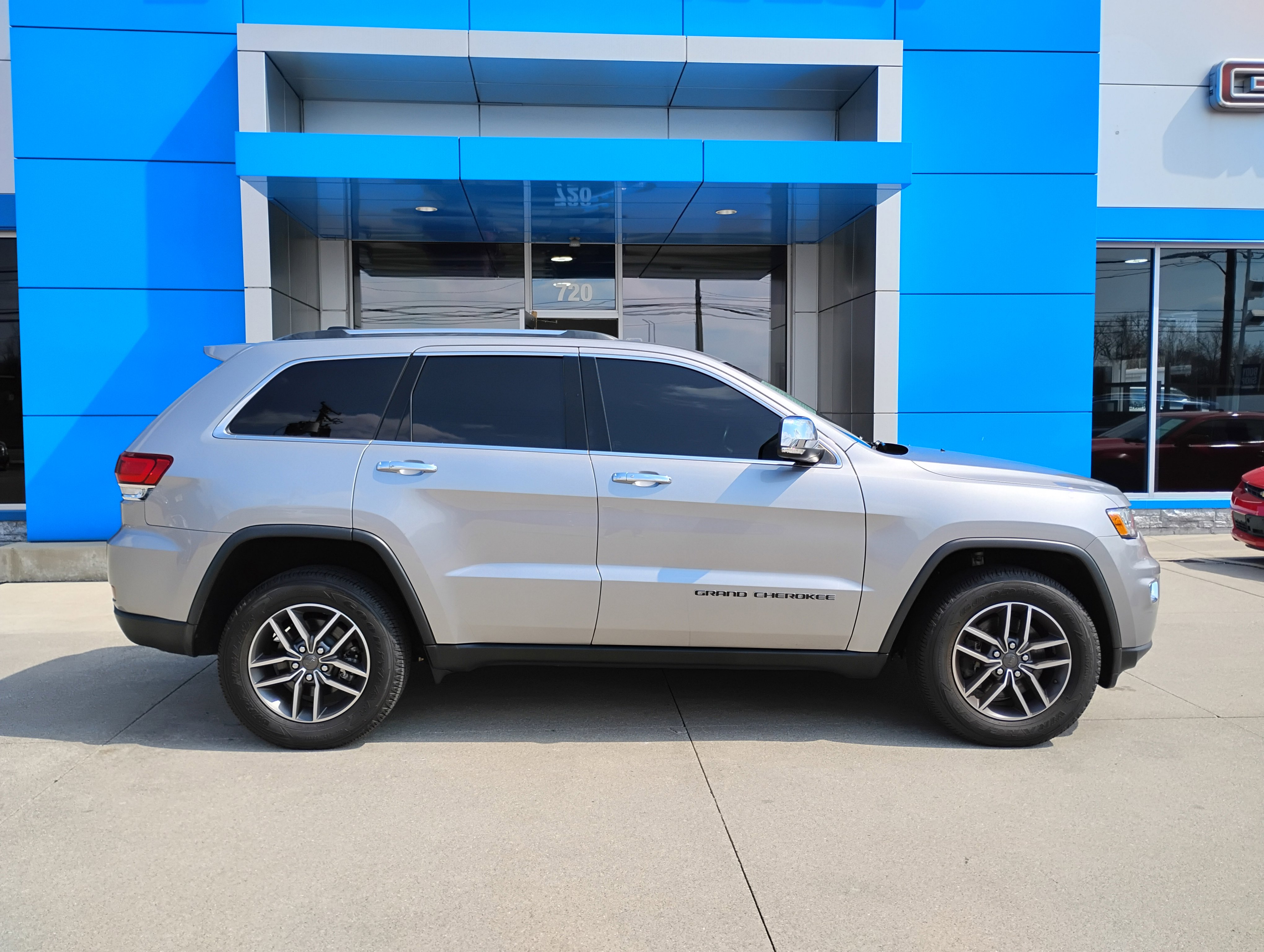 Used 2021 Jeep Grand Cherokee Limited image 10