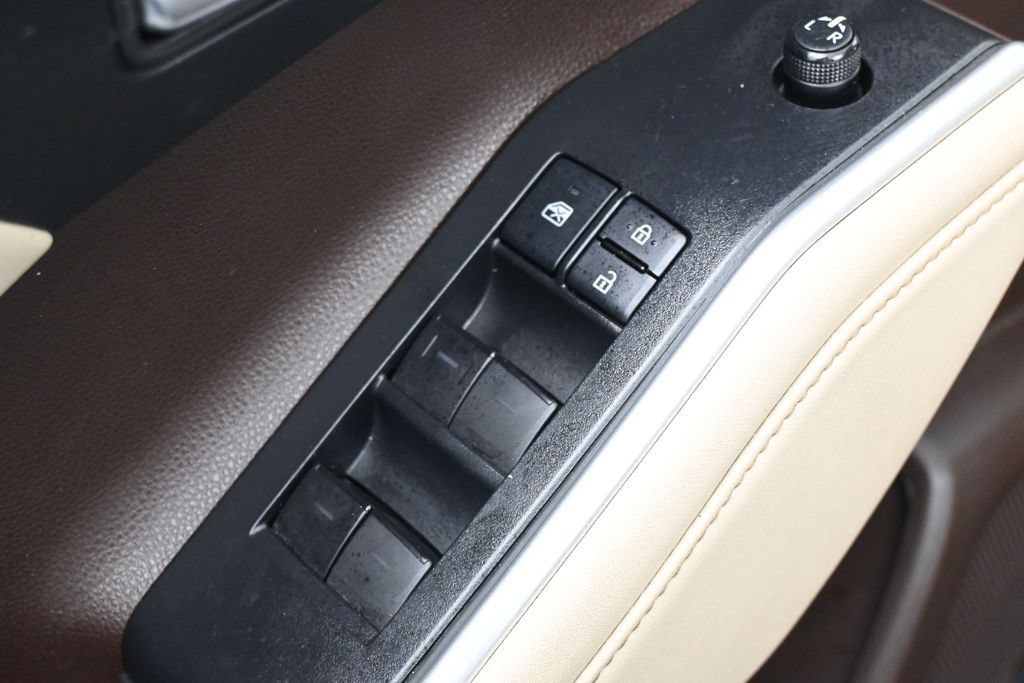 Used 2022 Toyota Highlander XLE FWD image 14