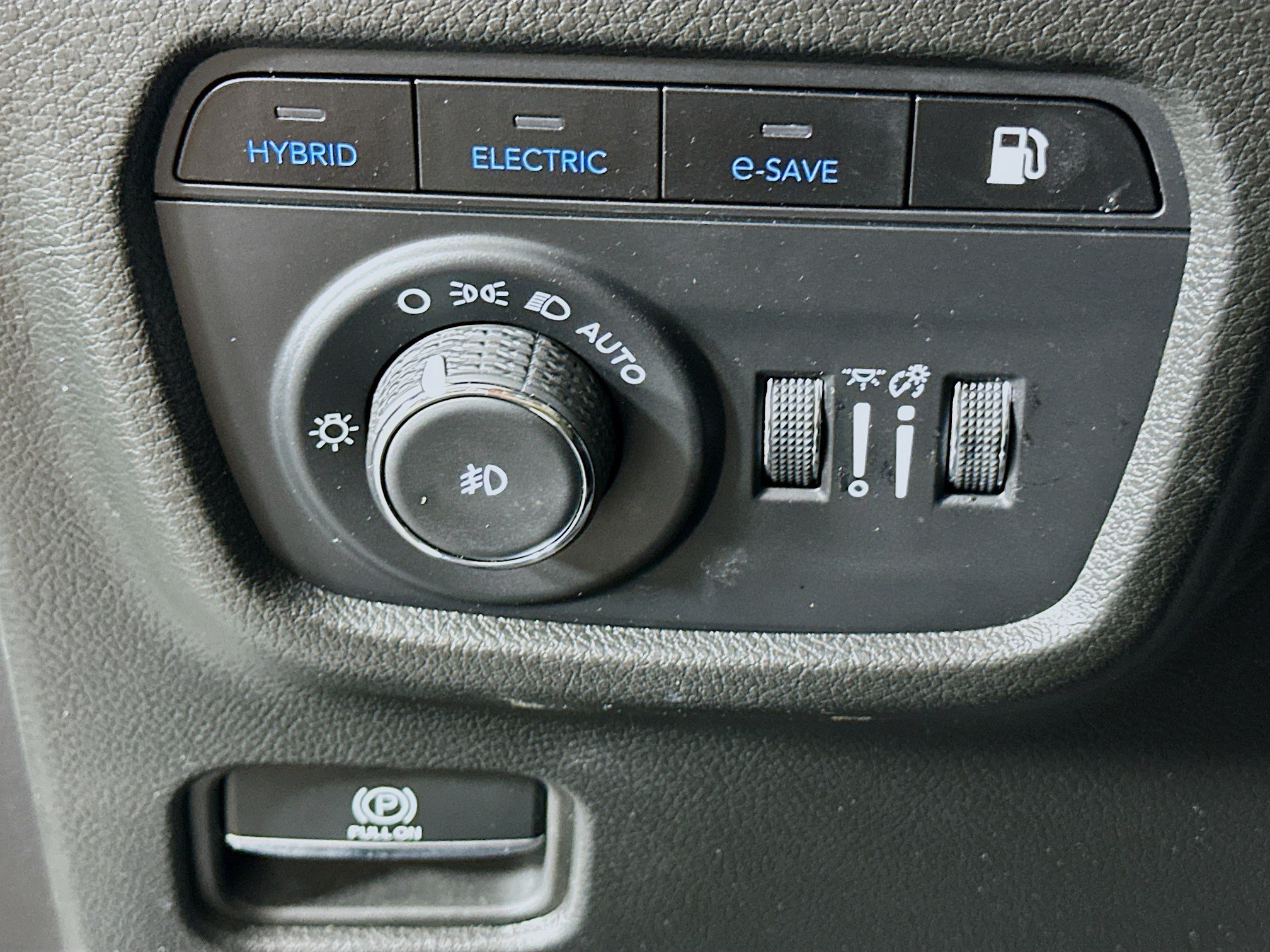 Used 2023 Jeep Grand Cherokee 4WD 4xe w/ Luxury Tech Group II image 17
