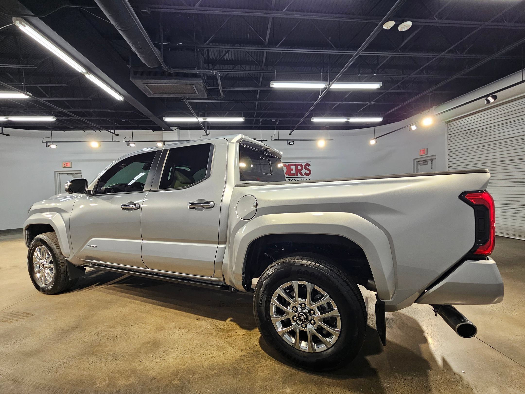 Certified 2025 Toyota Tacoma Limited AWD/4WD image 5