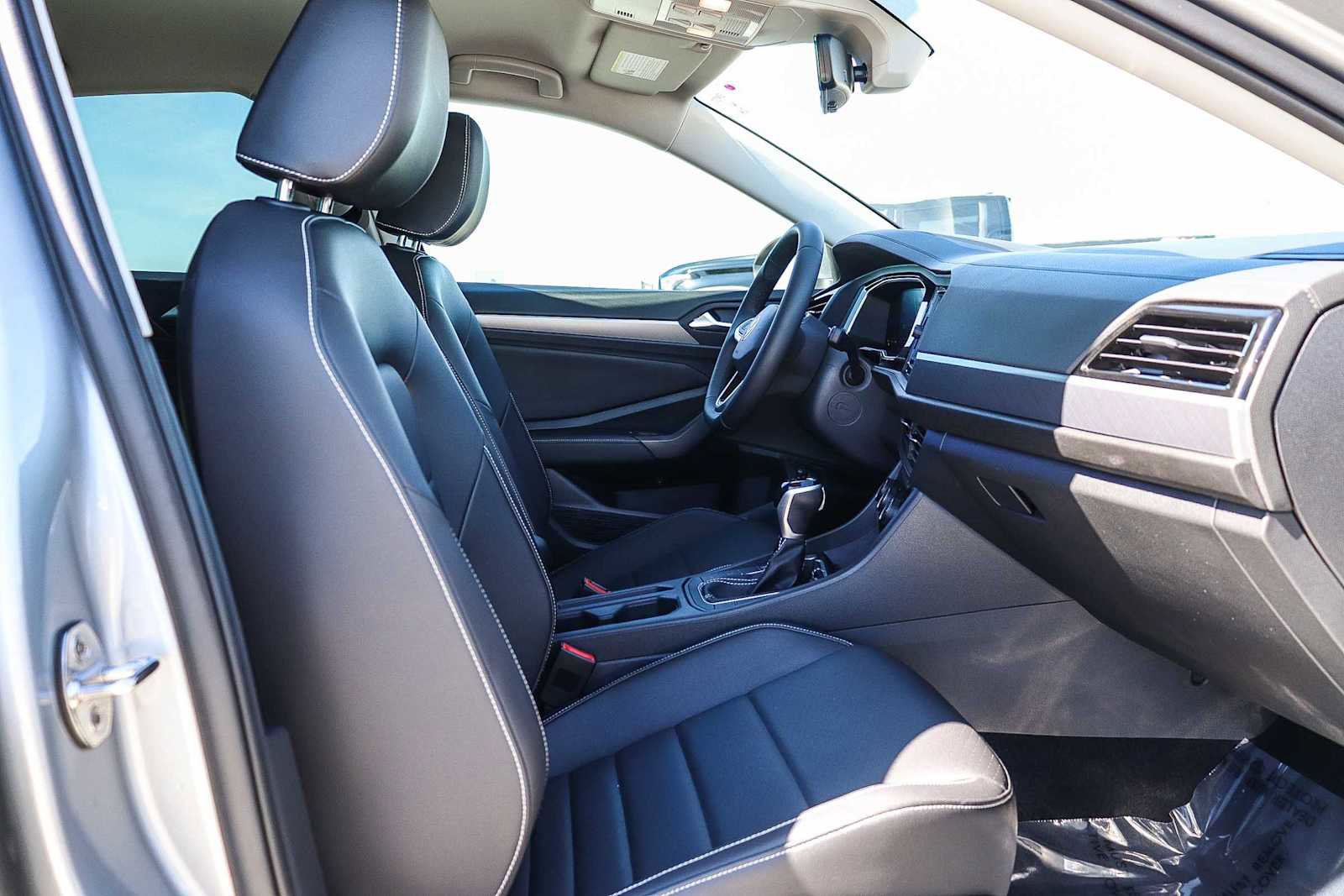 Certified 2022 Volkswagen Jetta SE image 17