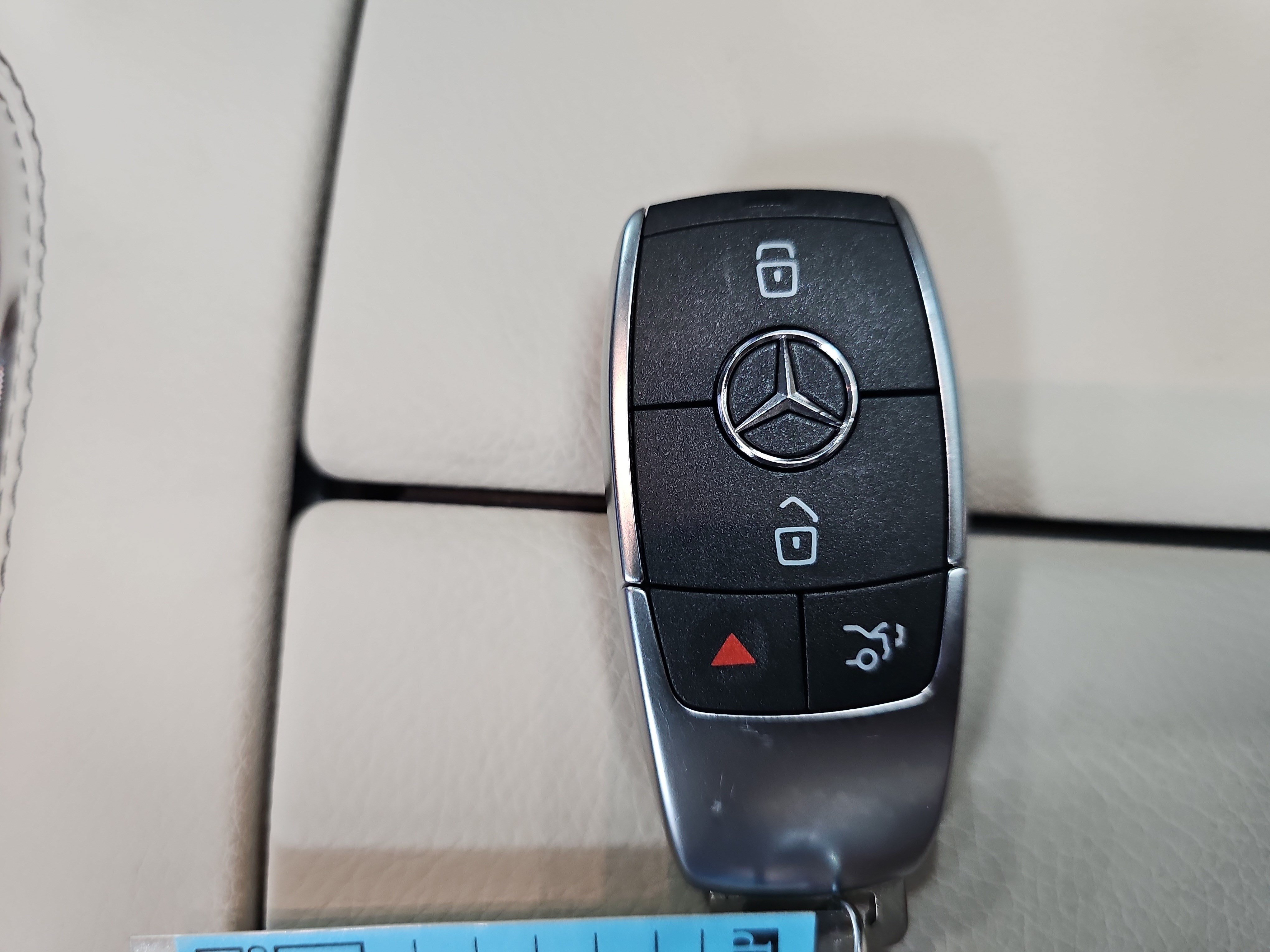 New 2026 Mercedes-Benz GLS 450 4MATIC image 36