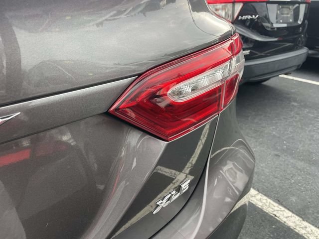 Used 2018 Toyota Camry XLE FWD image 12