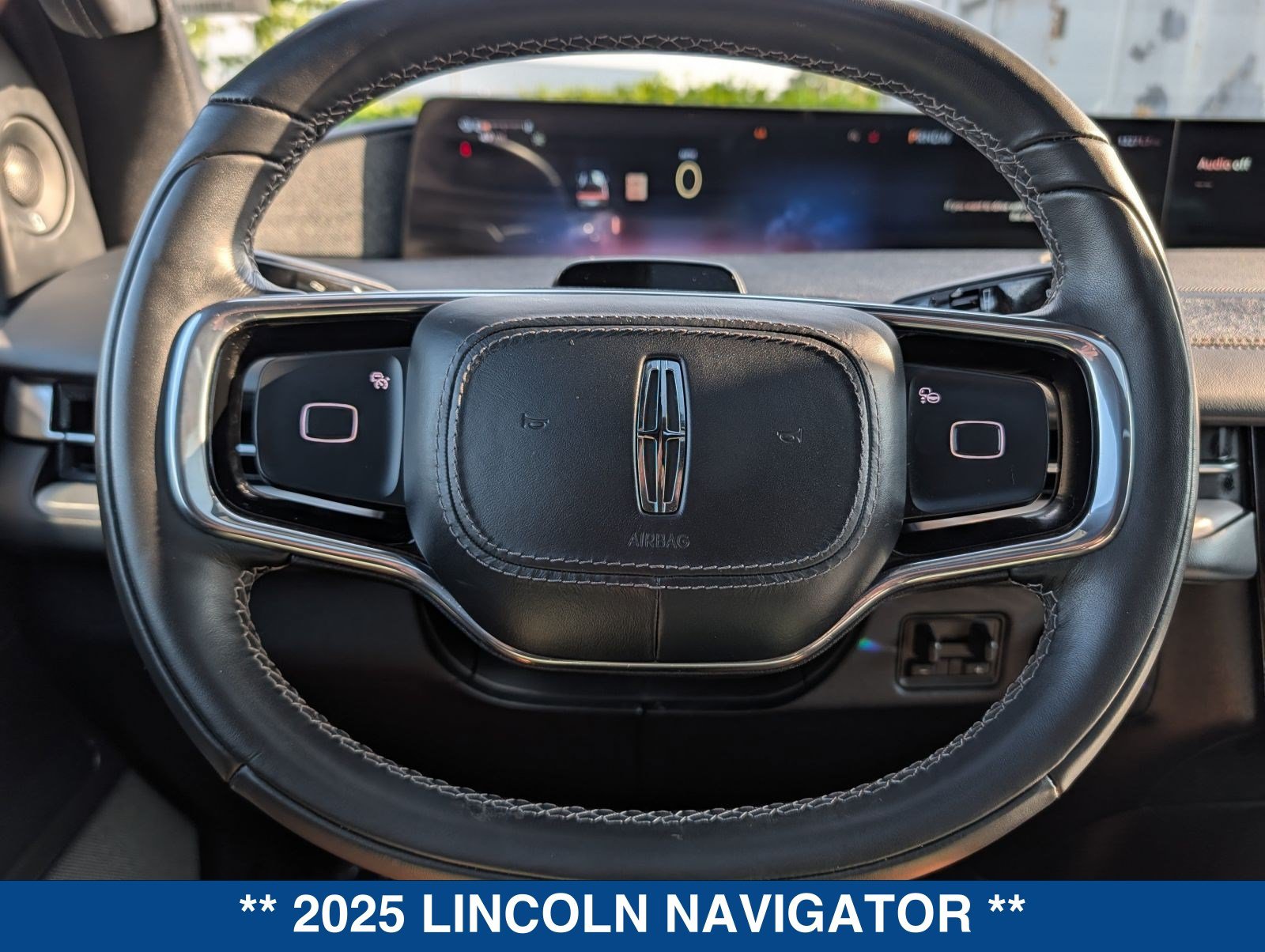 Used 2025 Lincoln Navigator Reserve w/ Jet Appearance Package AWD/4WD image 32