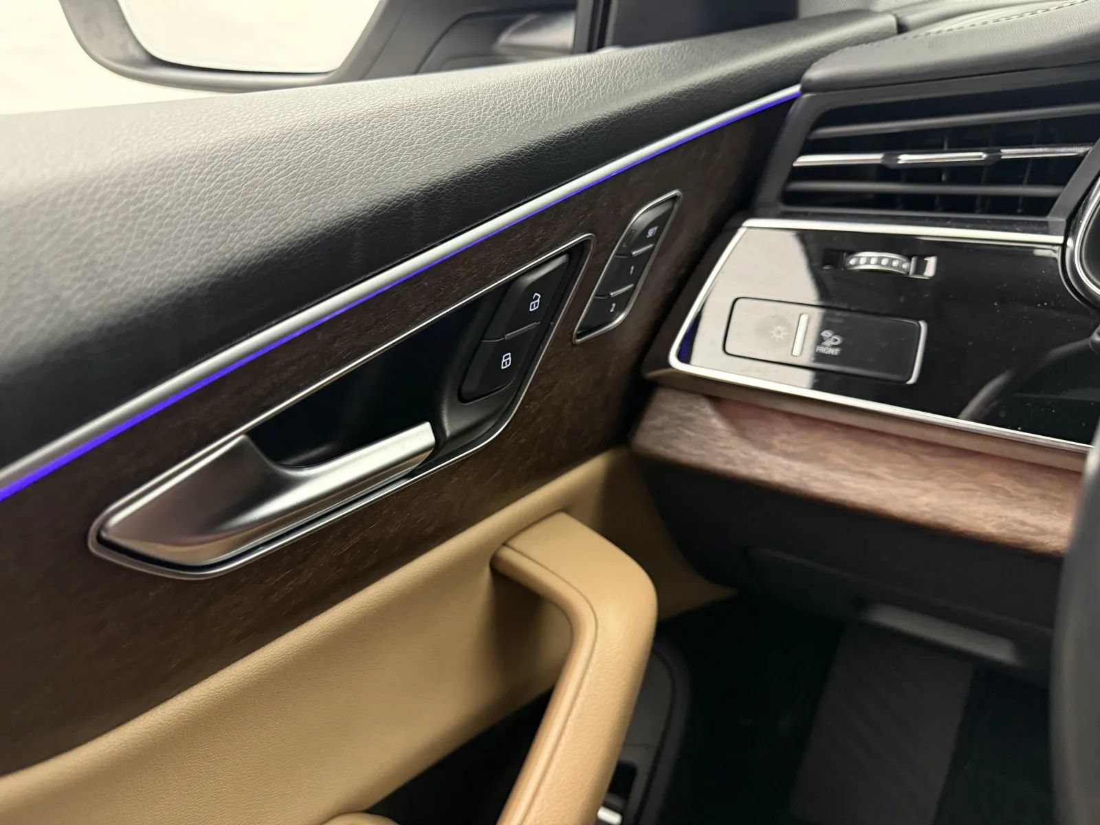 Used 2019 Audi Q8 Prestige w/ Adaptive Chassis Package AWD/4WD image 18