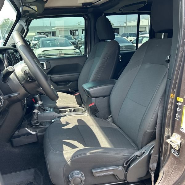 Used 2023 Jeep Gladiator Sport AWD/4WD image 16