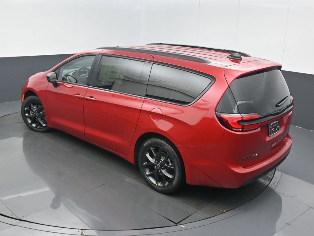 New 2026 Chrysler Pacifica Select w/ S Appearance Package image 42