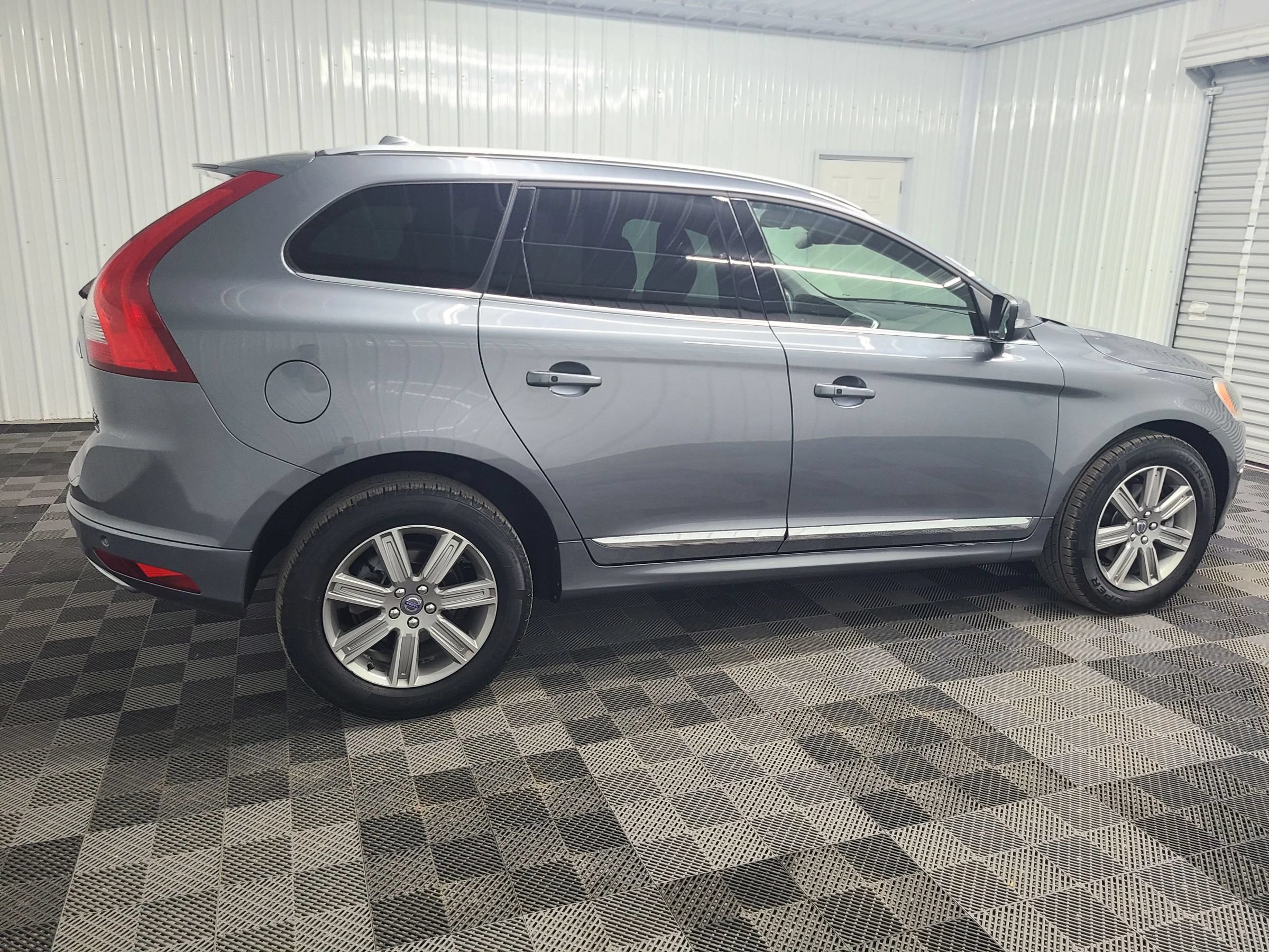Used 2016 Volvo XC60 T5 Platinum w/ Climate Package AWD/4WD image 12