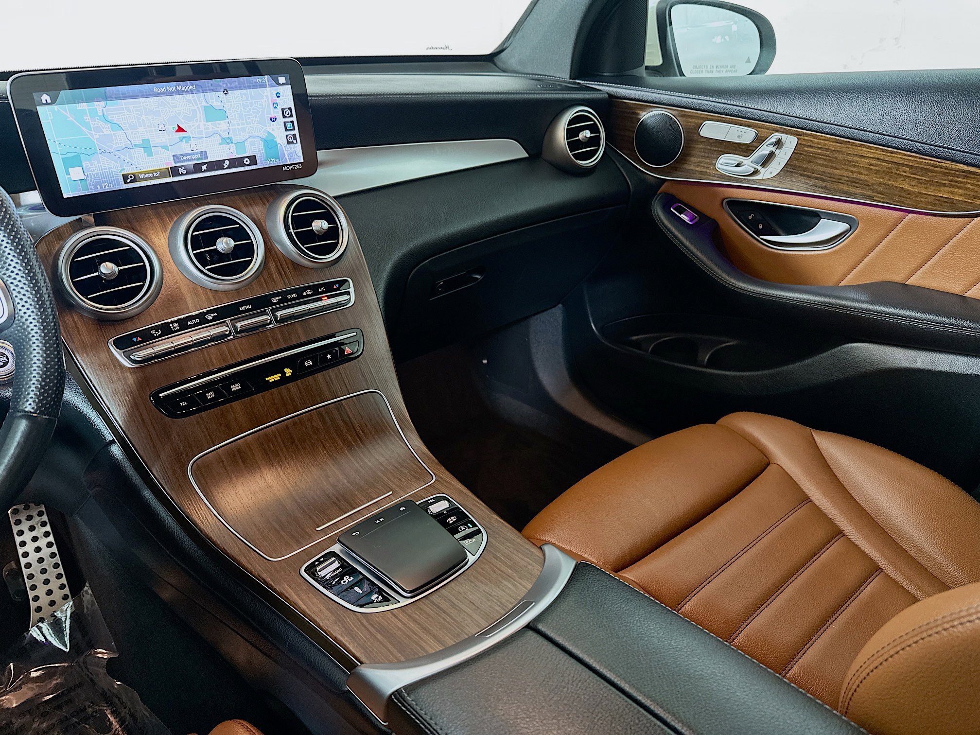 Certified 2022 Mercedes-Benz GLC 43 AMG 4MATIC image 23