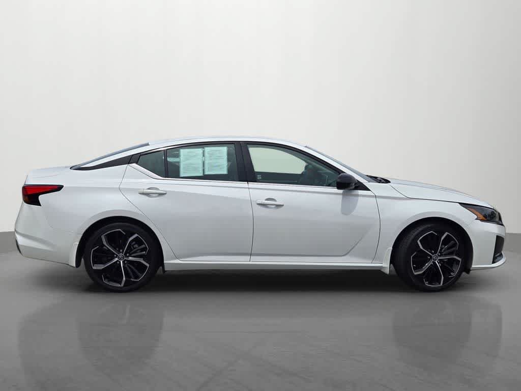 Used 2024 Nissan Altima 2.5 SR FWD image 7
