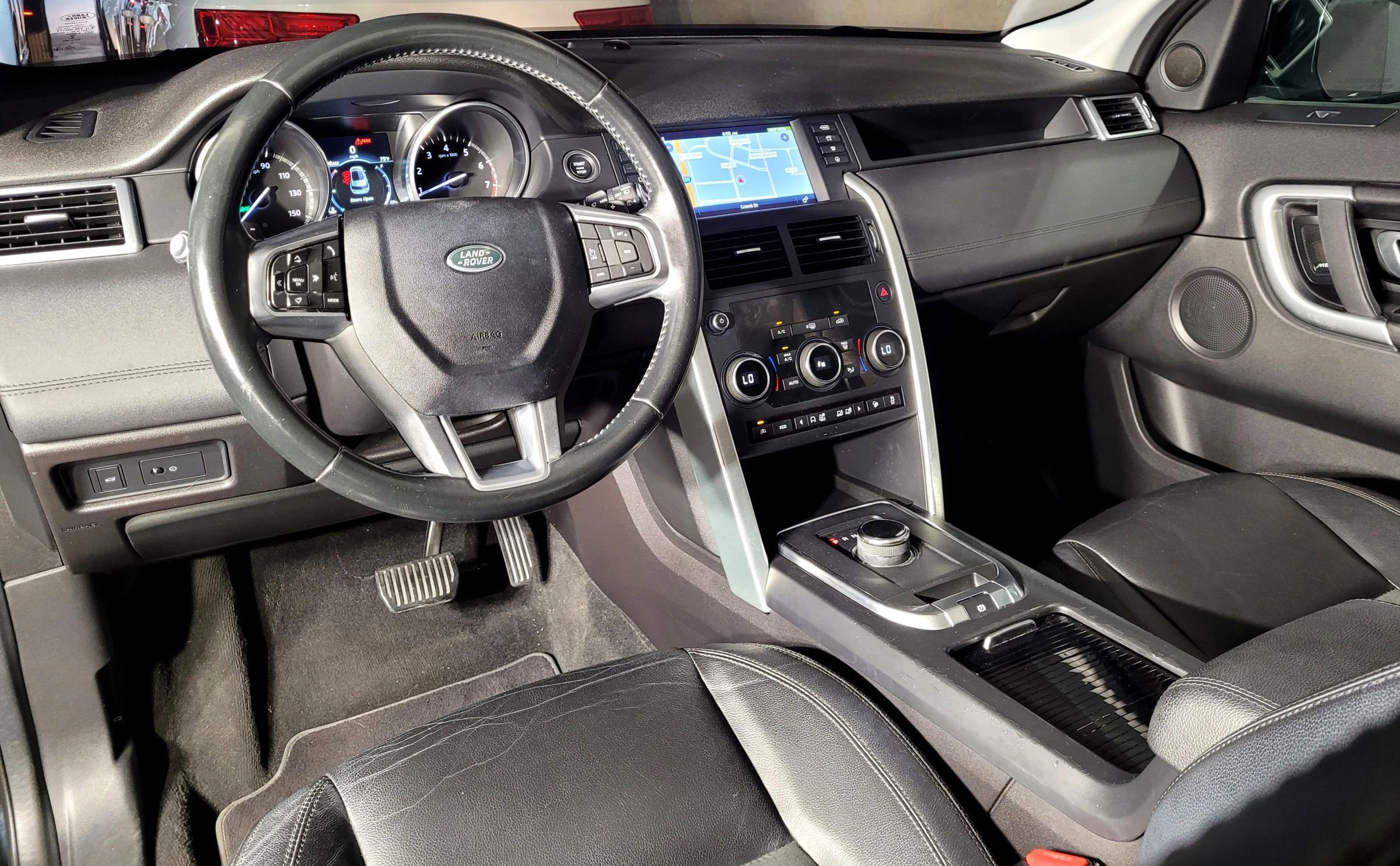 Used 2017 Land Rover Discovery Sport SE image 20