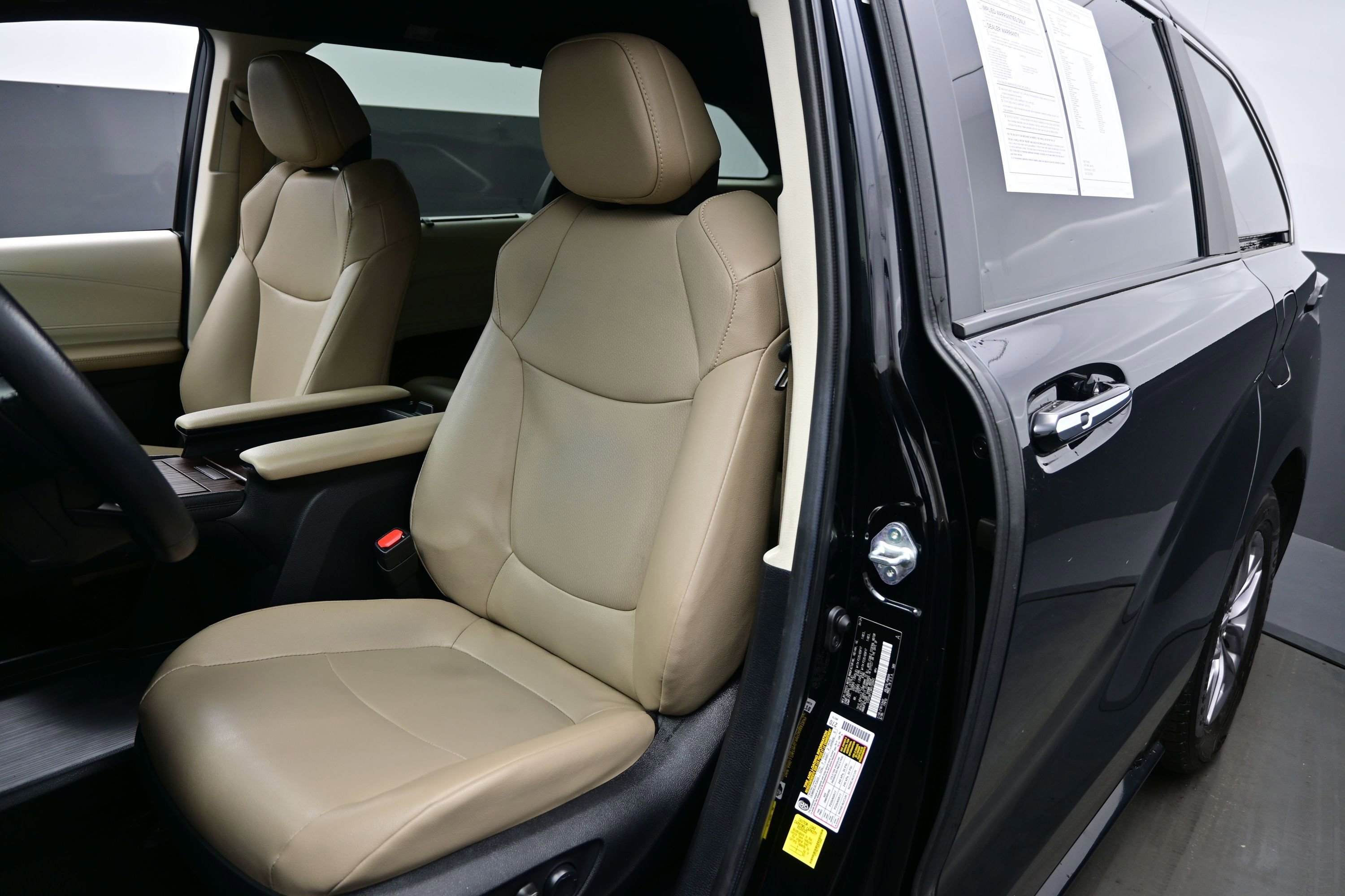 Used 2024 Toyota Sienna XLE AWD/4WD image 12
