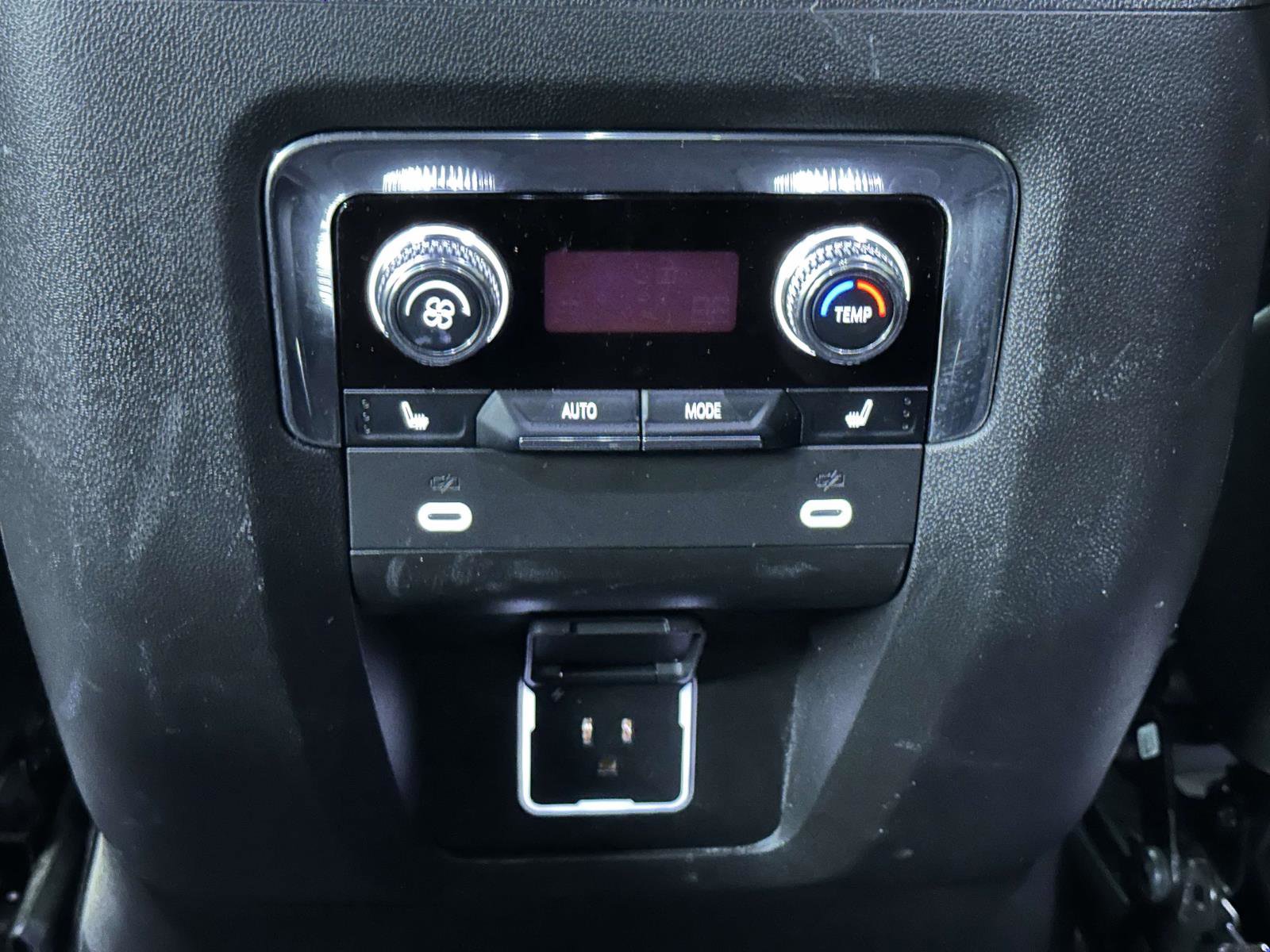 Used 2023 GMC Yukon Denali image 15