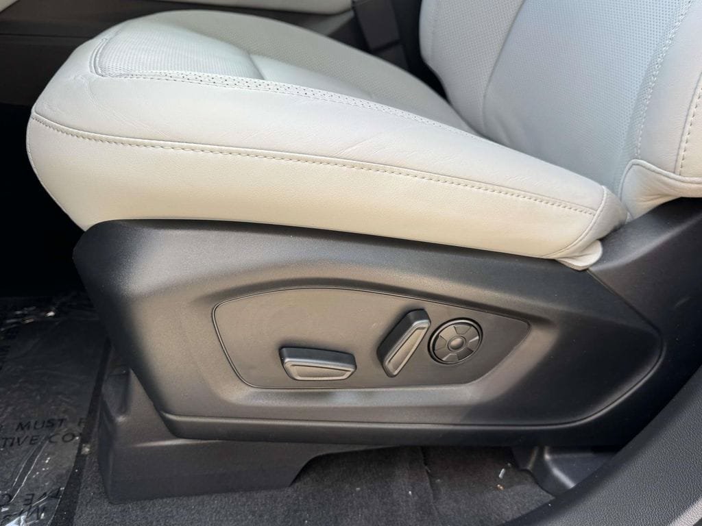 New 2026 Ford Explorer Platinum w/ LUX Leather Package AWD/4WD image 19
