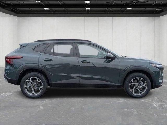 Used 2025 Chevrolet Trax LT w/ LT Convenience Package FWD image 6