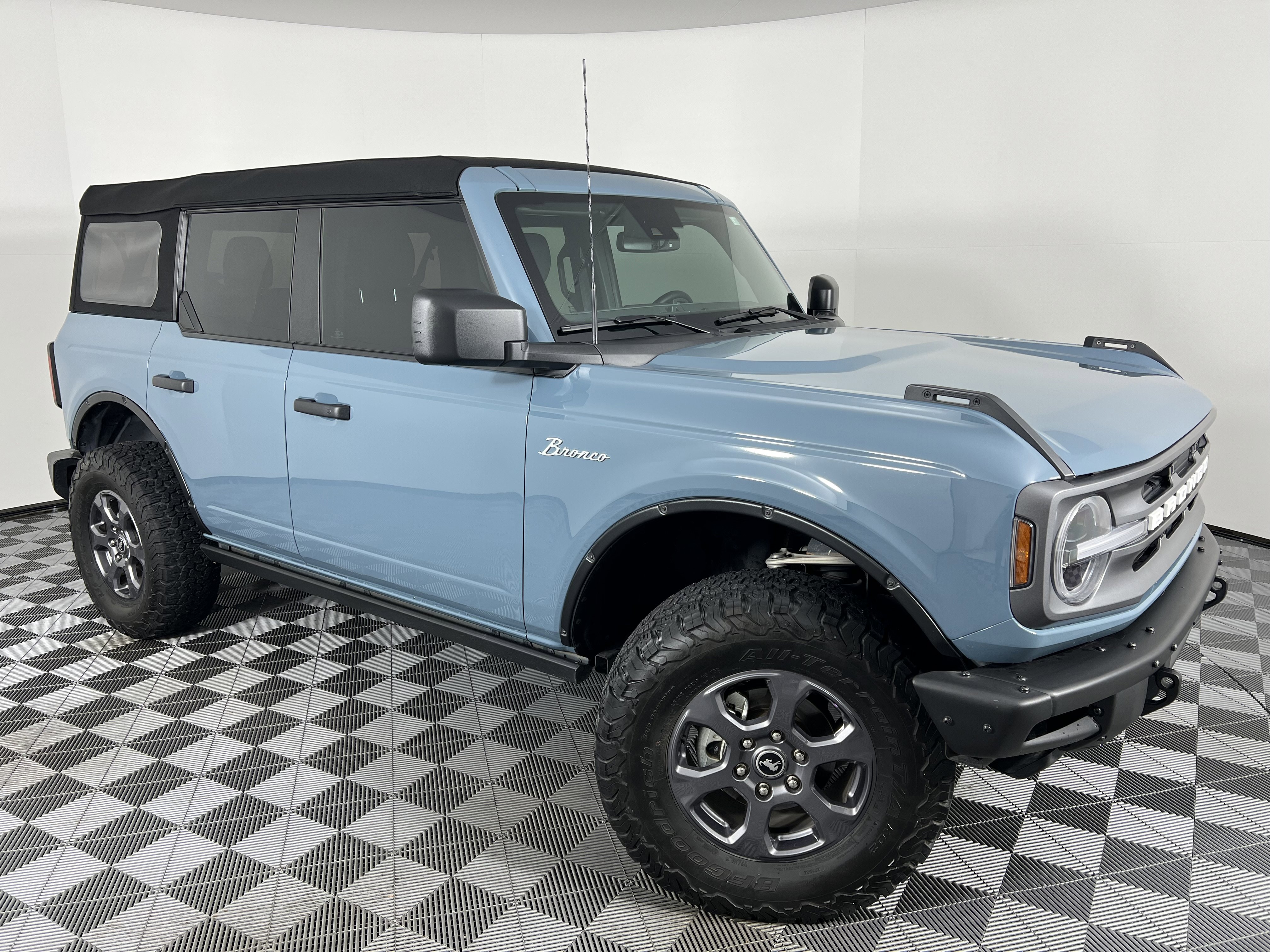 Used 2023 Ford Bronco Big Bend image 2