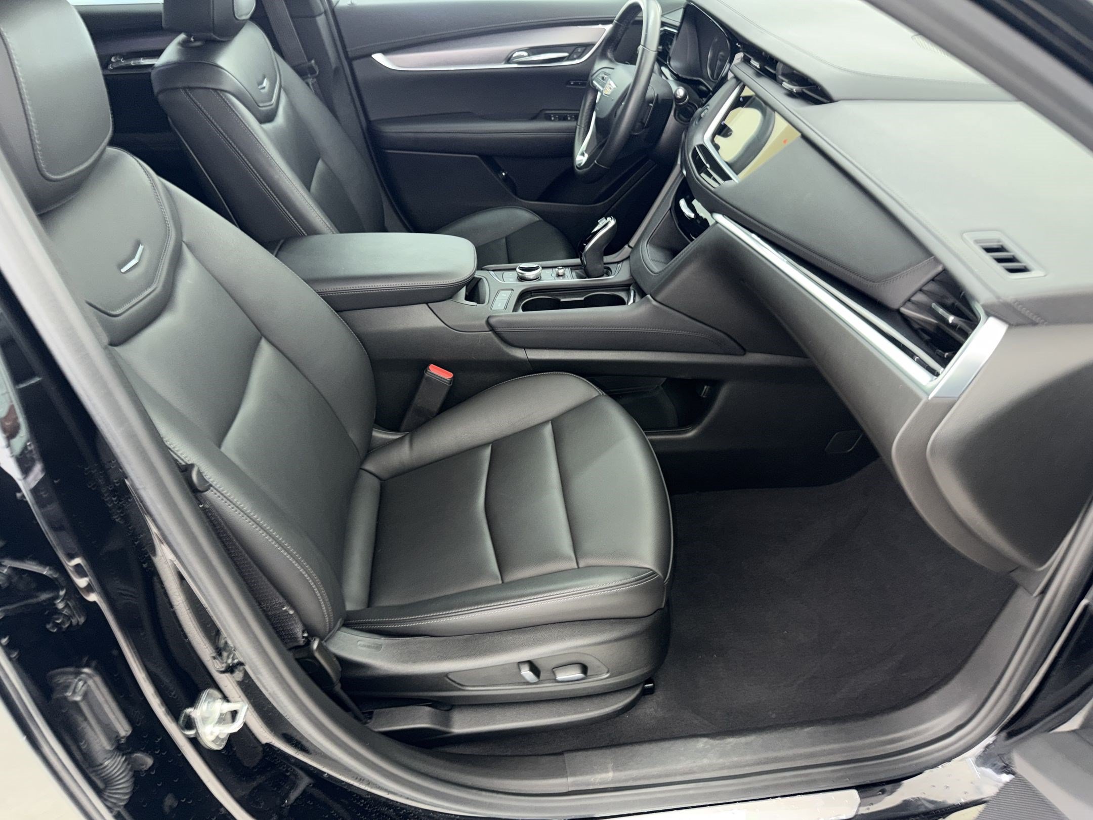 Used 2025 Cadillac XT6 Luxury FWD image 25