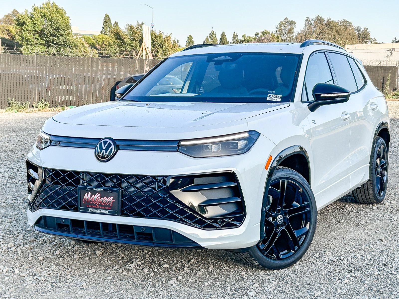 New 2026 Volkswagen Tiguan SE R-Line FWD image 1