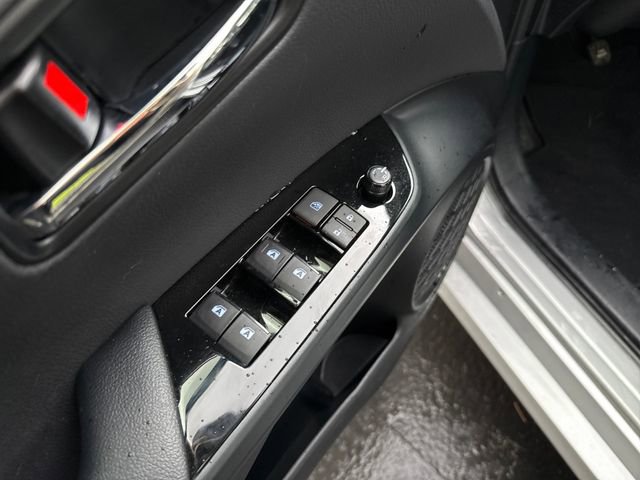 Used 2018 Toyota Prius Three Touring FWD image 12