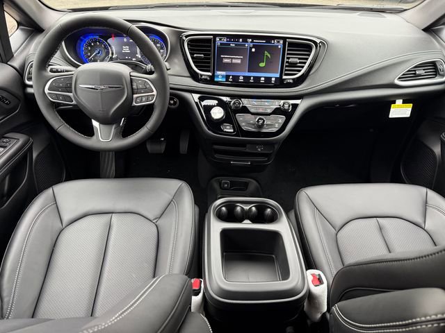 New 2026 Chrysler Pacifica Select image 1