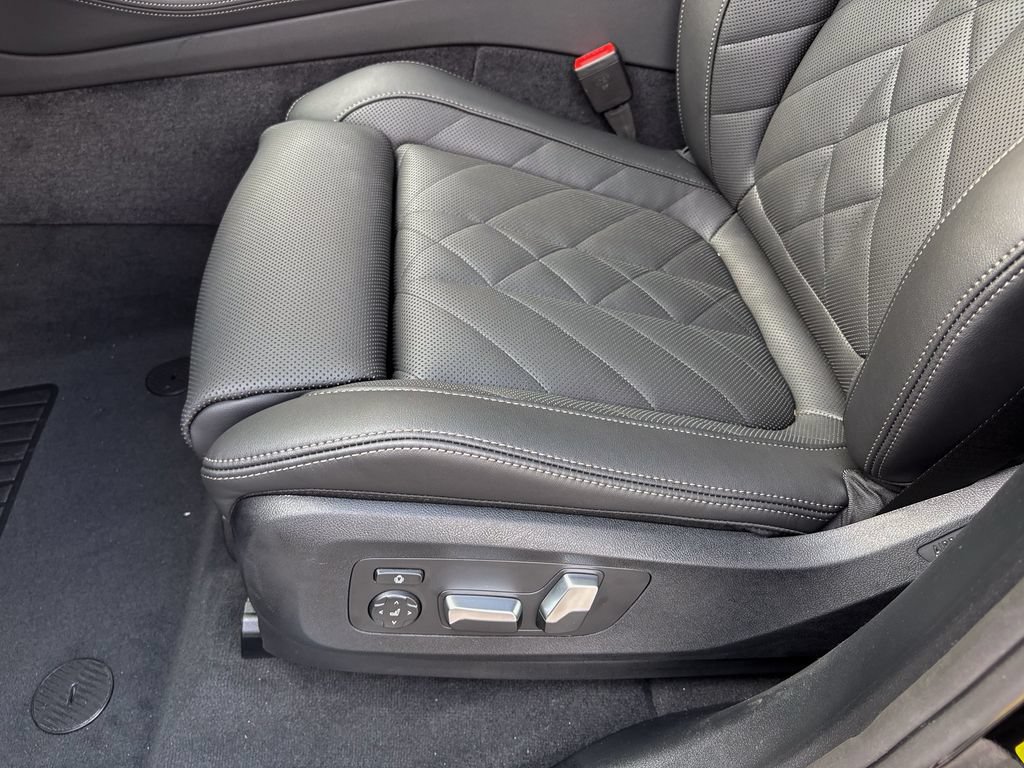 New 2026 BMW X5 xDrive50e w/ M Sport Package AWD/4WD image 17