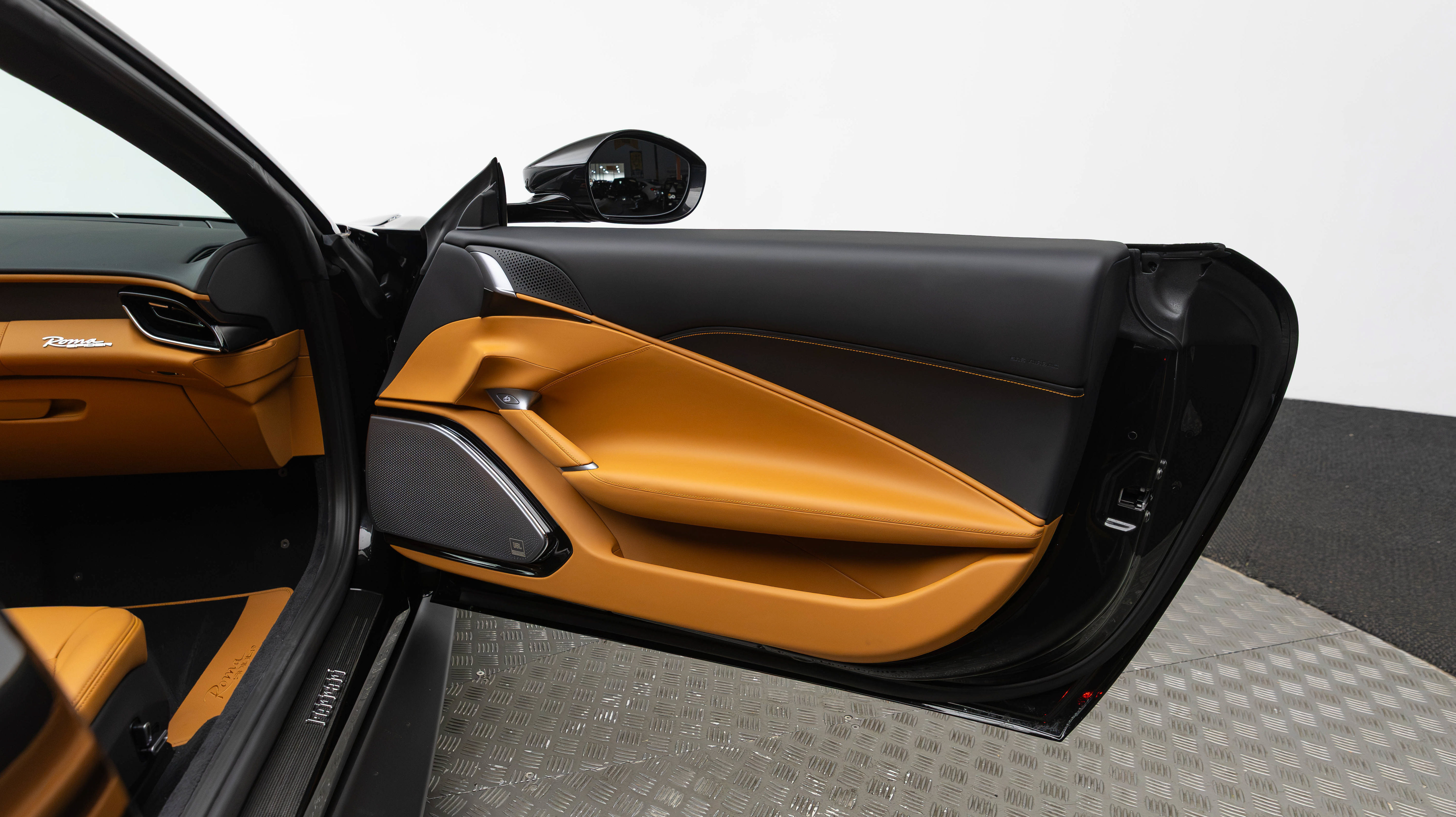 Certified 2025 Ferrari Roma Spider RWD image 32