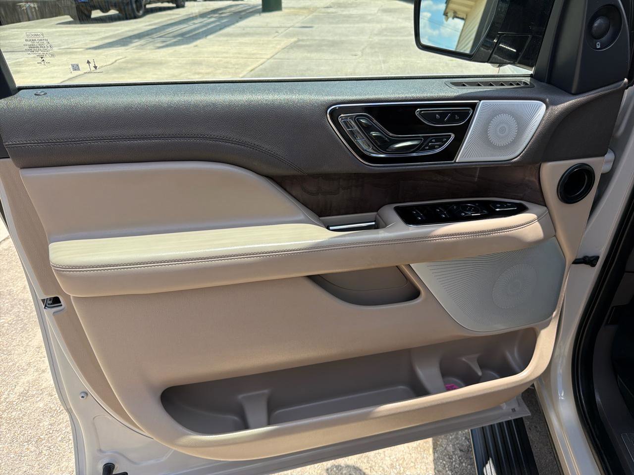 Used 2022 Lincoln Navigator L Reserve RWD image 18