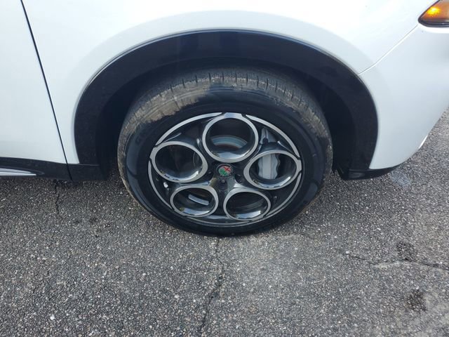 Used 2024 Alfa Romeo Tonale Ti w/ Premium Interior Package image 6